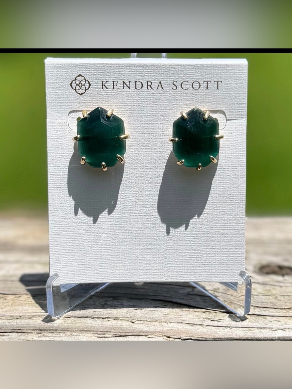 ✨ Retired Kendra Scott Morgan Stud Earrings in Emerald Cat’s Eye ✨ - Picture 5 of 5